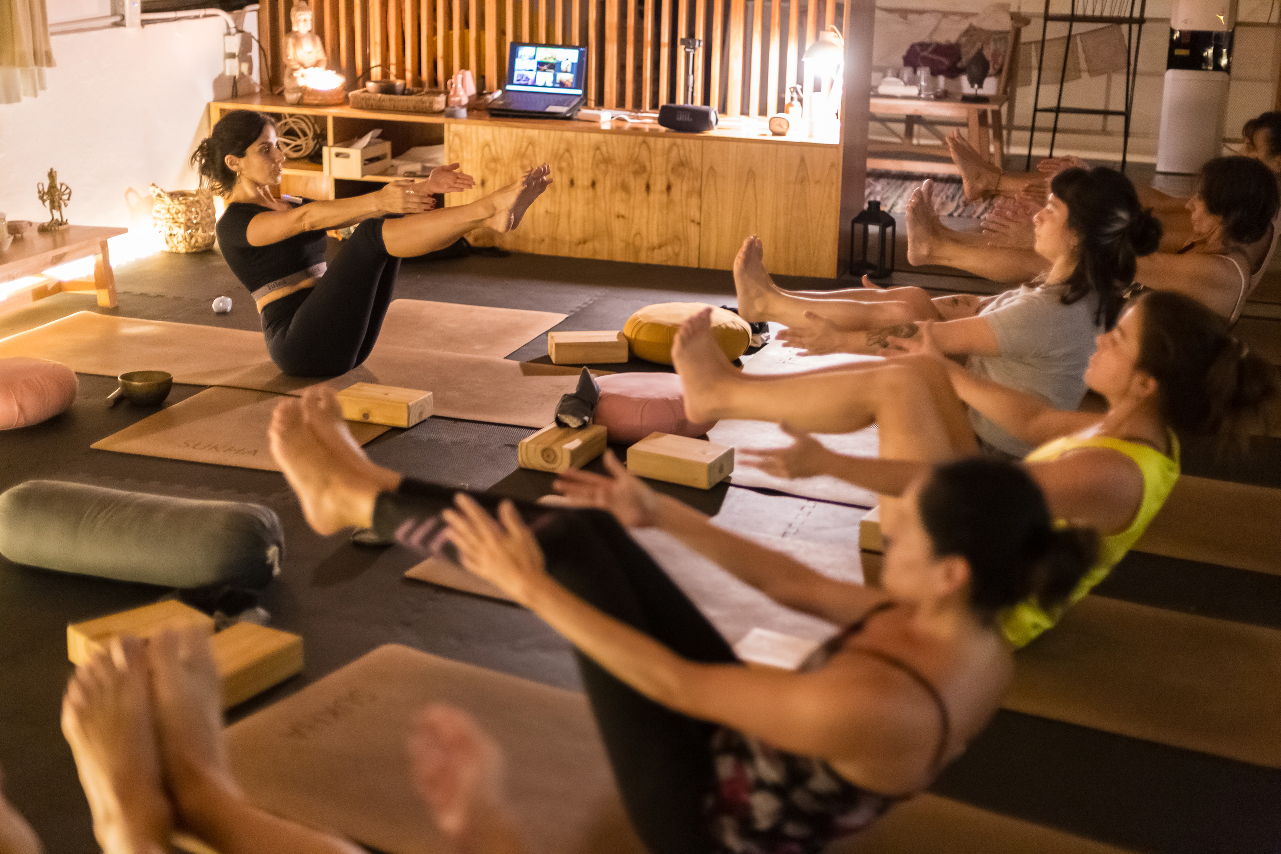 Profesorado de Yoga - Estudiantes practicando